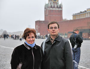 Людмила Некрасовская на Красной площади с сыном Вадимом